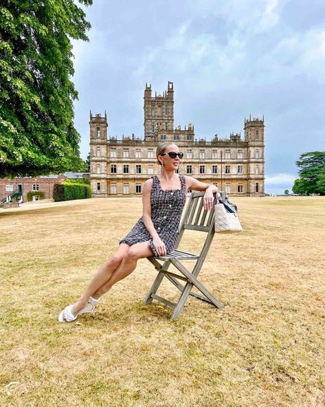 highclere castle newbury things do england real downton abbey Newbury England, Best Gin And Tonic, Downton Abbey Characters, The Real Downton Abbey, Highclere Castle, Fireplace Remodel, Grand Entrance, Grand Staircase, Stately Home