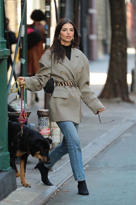 Le Fashion: Emily Ratajkowski Proves an Oversized Blazer Is Key Emrata Style, Mode Dope, Emily Ratajkowski Outfits, Emily Ratajkowski Style, Looks Street Style, Emily Ratajkowski, Winter Mode, Mode Inspo, Blazer Outfits