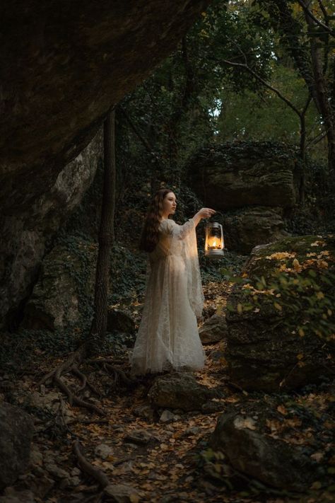 Outdoor Fantasy Photoshoot, Forest Princess Photoshoot, Outdoor Fairy Photoshoot Ideas, Fantasy Dress Photoshoot, Elven Photoshoot Ideas, Fantasy Photography Portraits, Outlander Photoshoot Ideas, Dark Fairytale Photoshoot, Fantasy Forest Photoshoot