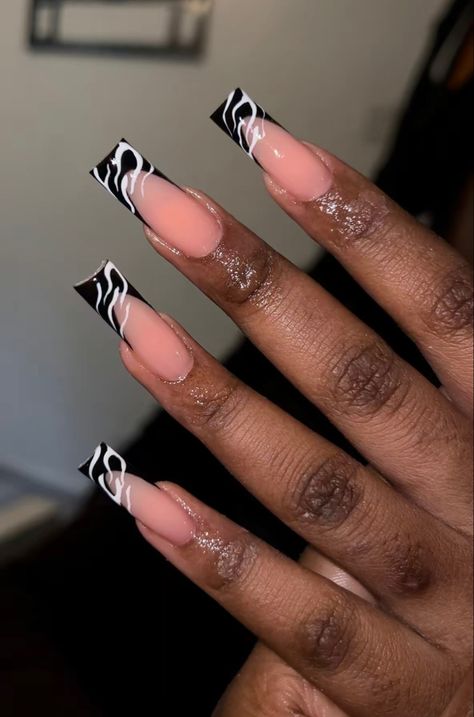 Black French Nails With White Line, Black Franchise Nails, Medium French Tip Nails With Design, Black Acrylic Nails Medium, Black French Tip With White Line, Coffin Nails Designs French Tip, Black Line Art Nails, Black And White Nails Simple, Black White And Pink Nails