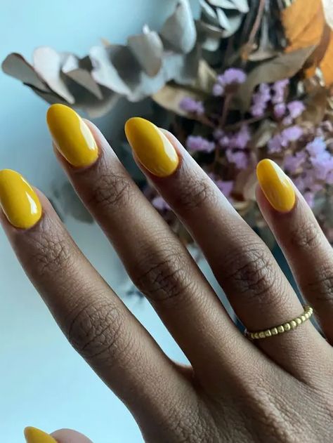 Mustard Nails Design Short, Yellow Nails On Black Women, Mustard Yellow Nail Ideas, Mustard Nails Gel, Yellow Mustard Nails, November Nail Colors 2023, Dark Yellow Nails, Mustard Nails Design, Yellow Dip Nails