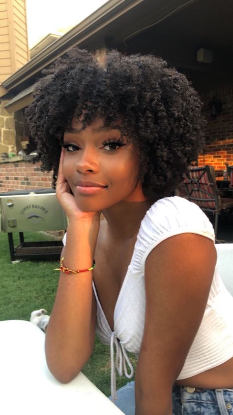 𝗠𝗘𝗟𝗔𝗡𝗜𝗡 𝗚𝗢𝗗𝗗𝗘𝗦𝗦 ✨✊🏾 on Twitter: "Sitting real pretty 🧚🏽‍♂️… " Pelo Afro, Dark Skin Beauty, 4c Hair, 4c Hairstyles, Grunge Hair, Afro Hairstyles, Black Girls Hairstyles, Hair Goals, Beautiful Hair