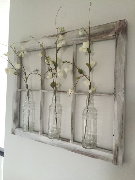 Old Window Frame Decor, Window Frame Art, Old Window Decor, Antique Window Frames, Window Frame Decor, Old Window Projects, Old Window Frames, Fake Window, Old Window Frame