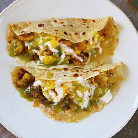 quick breakfast tacos with potato, eggs, chorizo, cheese & hatch green chile. Breakfast Tacos With Potatoes, Egg Tacos Breakfast, Potato Breakfast Tacos, Eggs Chorizo, Taco Breakfast, Potato Eggs, Potato And Egg Breakfast, Homemade Chorizo, Green Chili Pork