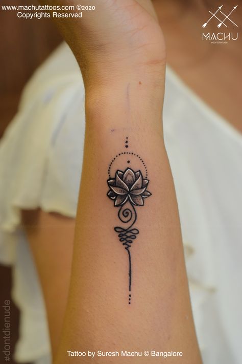 Side wrist lotus tattoo done by suresh machu from machu tattoos Lotus Unalome, Lotusblume Tattoo, Wrist Tattoos Girls, Wrist Bracelet Tattoo, Side Wrist Tattoos, Cool Wrist Tattoos, Unalome Tattoo, Alien Tattoo, Small Girl Tattoos