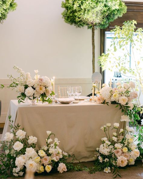 An alternative to a bridal table is a sweetheart table. This type of table will have only the bride and the groom and the immediate family and bridal party will seat elsewhere. ✨ For D&A we created a beautiful tablescape for their sweetheart table. @uniquedreamwedding @dianesoterophoto @decorelle.eu @penhalongacatering @bcplanning_rentals @inloveweddings Diy Sweetheart Table Floral Arrangement, Sweetheart Table Flowers On Floor, Bride Groom Wedding Table, Flowers Behind Sweetheart Table, Wedding Reception Decorations Bride And Groom Table, Flowers For Sweetheart Table, Sweetheart Table Minimalist, Half Moon Sweetheart Table Wedding, Whimsical Sweetheart Table