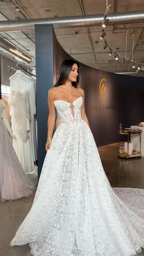 Lase Wedding Dresses, Galia Lahav Opera, Guipure Wedding Dress, Galia Lahav Wedding Dresses, Wedding Dress Two In One, Sweetheart Corset Wedding Dress, Big Lace Wedding Dress, Drop Corset Wedding Dress, Basque Waist Lace Wedding Dress