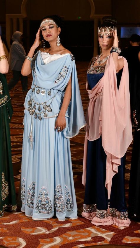 Algeria Clothes, Algerian Culture, Algerian Clothing, Building Inspiration, Greco Roman, Moroccan Fashion, Dancers Outfit, African Traditional Dresses, Fits Clothes