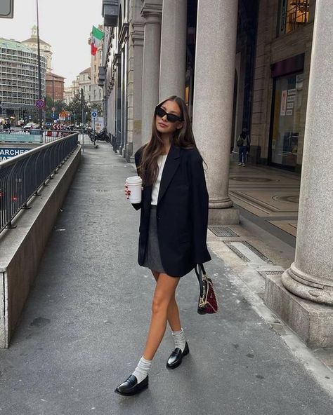 Black Blazer Outfit Ideas, Loafer Outfits, Blazer Outfit Ideas, Conference Outfit, Black Blazer Outfit, Preppy Mode, Adrette Outfits, Loafers Outfit, Blazer Outfits For Women