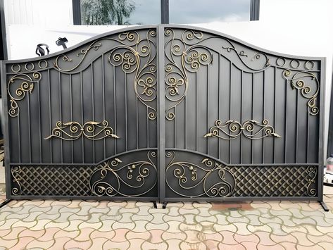 Entrance gates driveway