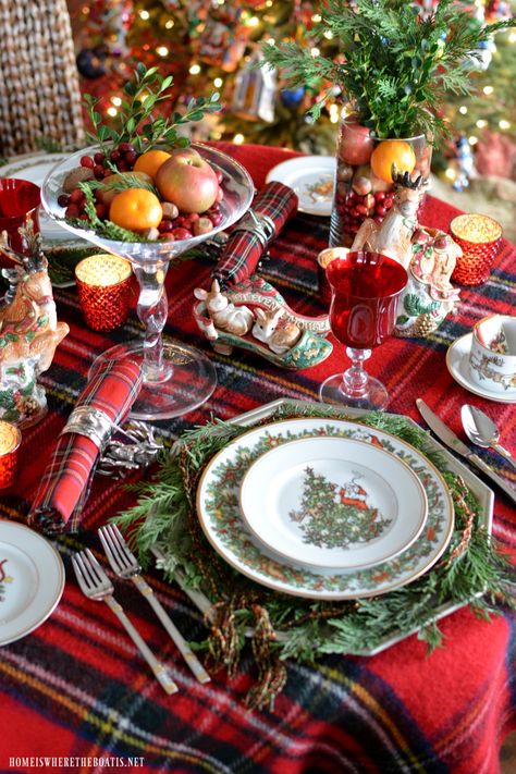 A Visit From St. Nicholas Christmas Table | homeiswheretheboatis.net #plaid #tartan #FitzandFloyd #reindeer Dickens Christmas, Christmas Tartan, Christmas Table Setting, Christmas Dining Table, Christmas China, Beautiful Tablescapes, Christmas Dinner Table, Tartan Christmas, Nice Photos