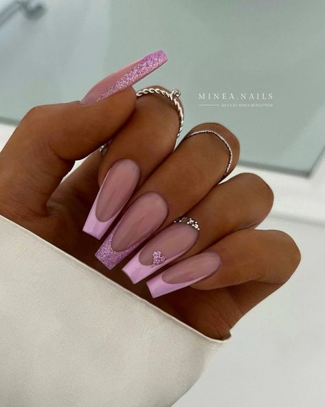 French tip nails have always been a symbol of elegance and sophistication. This classic look is perfect for any occasion, whether you’re attending a wedding or just lounging by the pool. And with coffin nails, you benefit from a modern and edgy twist on this timeless design. Fake Nails Designs, Smink Inspiration, Acrylic Nails Coffin Pink, Acrylic Nails Coffin Short, Pink Acrylic, Pink Nail, Pink Acrylic Nails, Classy Nails, Pretty Acrylic Nails