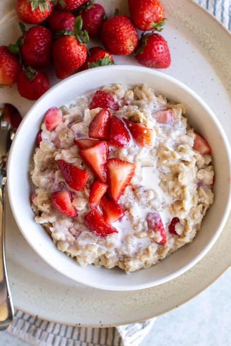 Strawberry And Cream Oatmeal, Strawberries And Cream Oatmeal, Bowl Of Oatmeal, Strawberry And Cream, Strawberry Breakfast, Strawberry Oatmeal, Breakfast Oatmeal, Oatmeal Bowls, Oatmeal Breakfast