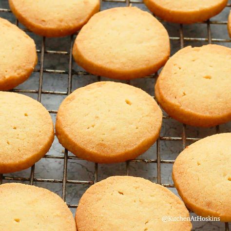 Brown Sugar Shortbread Cookies Recipe, Sugar Shortbread Cookies, Brown Sugar Shortbread, Cookie Recipes From Scratch, 3 Ingredient Desserts, 3 Ingredient Cookies, Dessert Ingredients, Fun Baking Recipes, 3 Ingredient