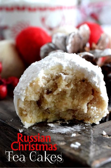 Russia Tea Cakes, Russian Christmas Food, Russian Dinner, Ukrainian Dishes, Russian Tea Cookies, Russian Foods, Russia Christmas, Cakes Christmas, Christmas Dessert Table