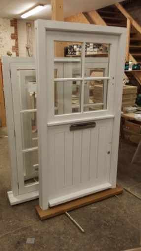 Exterior Kitchen Doors, Door Handels, Country Front Door, Cottage Front Doors, Traditional Front Doors, Cottage Windows, Solid Oak Doors, Cottage Porch, Cottage Door