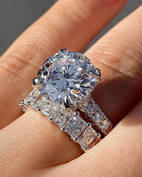 Justins Jewelers on Instagram: “This breathtaking 6 Carat Round Diamond Engagement Ring styled with a radiant or oval band?! COMMENT YOUR CHOICE BELOW ⬇️ 🤩🤤” Engagement Rings 7 Carat, Big Engagement Rings Expensive Unique, 5 Ct Round Engagement Ring, Big Diamond Wedding Ring, 6 Carat Engagement Ring, 50 Carat Diamond Ring, Diomand Ring, Large Diamond Engagement Rings, Engagement Ring Big