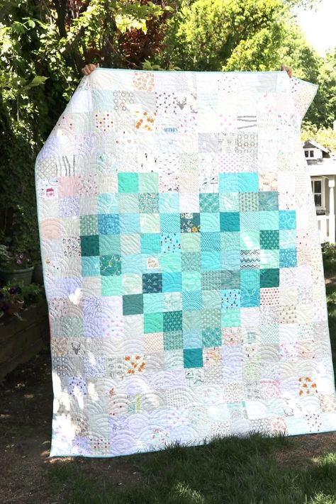 Pixelated Heart Patchwork Quilt - tips to make one Tree Quilt Block, Pixel Quilting, Diary Of A Quilter, Baby Quilt Tutorials, Projek Menjahit, Beginning Quilting, Heart Quilt Pattern, Quilt Modernen, Diy Bebe