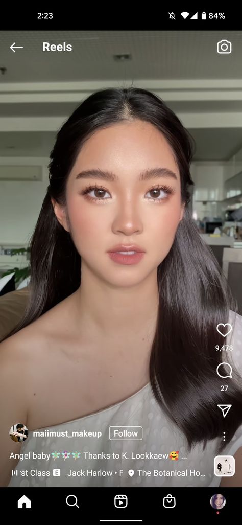 Asian Doe Eye, Grad Makeup Asian, Korean Bridesmaid Hairstyle, Prom Makeup Asian Eyes, Bridesmaid Makeup Natural Asian, Korean Glam Makeup Look, Make Up Inspo For Graduation, Thai Makeup Looks Glam, Thai Soft Glam Makeup