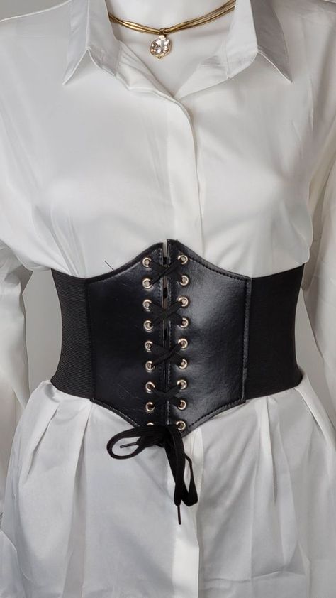 Black Corset Outfit Formal, Belt For Women Fashion, Cinch Belt With Dress, Leather Waist Belt Outfits, Stomach Belt Fashion, Thick Waist Belt Outfit, Corset Belt Over Dress, Corset On Dress Outfit, Black Dress Corset Outfit