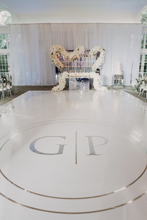 Floor Wrap Wedding, Dancefloor Ideas, Wedding Dance Floor Ideas, White Dance Floor, Dance Floor Vinyl, Park Chateau, White Dance, Plant Styling, Wedding Setup