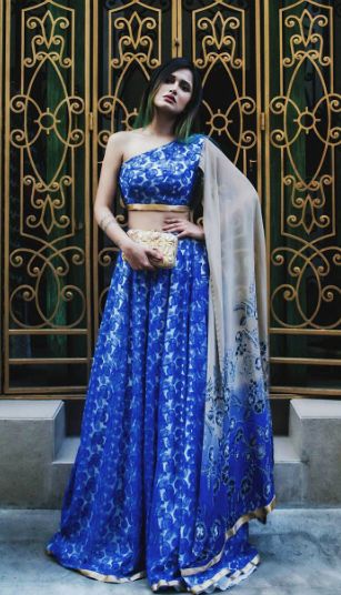 One shoulder blouse with an attached dupatta and a matching lehenga. The blogger Nidhi Kunder is rocking in this look!  #oneshoulder #letstalktrend #trends #ss17 #indian Lehenga Blouse With Attached Dupatta, One Shoulder Blouse With Attached Dupatta, One Shoulder Lengha Blouse, Tube Blouse Lehenga, One Shoulder Blouse Lehenga, Blouse With Attached Dupatta, One Shoulder Lehenga, Matching Lehenga, India Traditional Dress