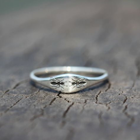 Sterling Silver Ant Ring,sterling Silver Animal Jewelry,delicate Ring - Etsy Canada Fantasy Earrings, Jewelry Delicate, Dope Jewelry, Meaningful Jewelry, Funky Jewelry, Jewelry Lookbook, Delicate Rings, Jewelry Inspo, Dream Jewelry