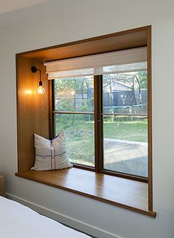 Modern Window Seat, Beautiful Bed Designs, Casa Hobbit, Windows Ideas, Window Seat Design, House Window Design, Indian Home Design, Modern Window, Large Window