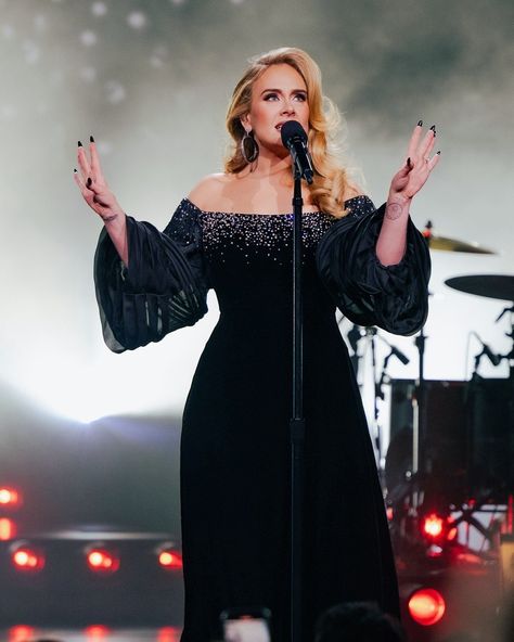 Adele Aesthetic, Louis Vuitton Gown, Jamie Mizrahi, Singer Fanart, Adele Singer, Weekends With Adele, Love In The Dark, Adele Wallpaper, Adele Pictures