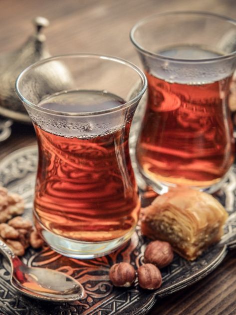 Turkish Apple Tea, Turkish Food Traditional, Rosemary Tea, Coffee History, Apple Tea, Herbal Drinks, Turkish Tea, Tea Culture, Turkish Coffee