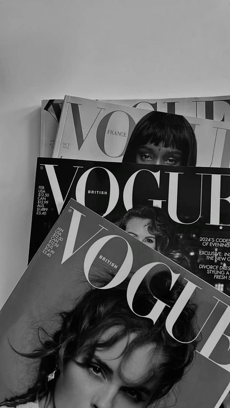 Vogue Covers Black And White, Vogue Girl Aesthetic, Vogue Wallpaper Iphone, White And Black Wallpaper Iphone, Magazine Aesthetic Wallpaper, Vogue Model Aesthetic, Model Wallpaper Aesthetic, Aesthetic Black And White Posters, Black And White Aesthetic Posters