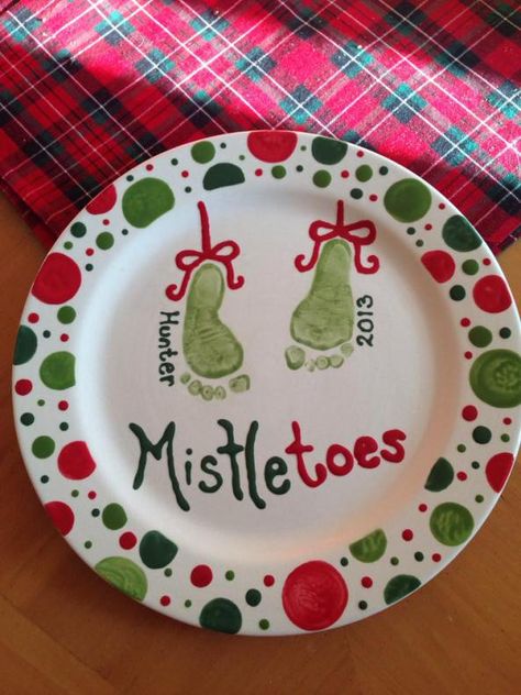 Christmas Mistletoes Baby Footprint Keepsake Plate Christmas Fundraiser, Baby Footprint Keepsake, Baby Christmas Crafts, Footprint Keepsake, Footprint Crafts, Baby Art Projects, Baby Footprint, Preschool Christmas, Baby Footprints