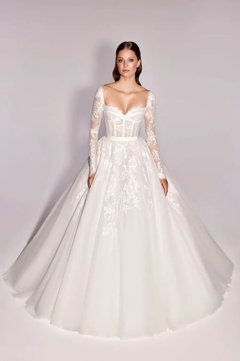 Zuhair Murad Wedding Dress, Fall 2023 Wedding, Zuhair Murad Wedding, Wedding Dresses Zuhair Murad, Zuhair Murad Bridal, Pretty Wedding Dresses, White Wedding Dress, Dream Wedding Ideas Dresses, فستان سهرة