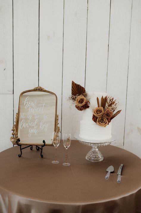 Boho Cake Ideas Wedding, Cake Table Fall Wedding, Rustic Cake Ideas Wedding, Neutral Wedding Shower Ideas, Western Wedding Desert Table, Boho Cake Stand Wedding Ideas, Boho Head Table Wedding Decorations, Boho Mr And Mrs Table, Boho Champagne Wedding