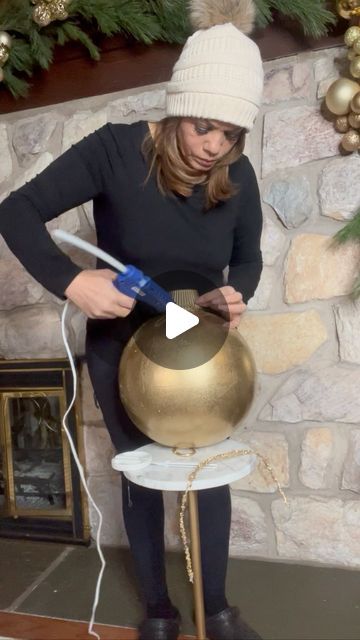 Euridicy polanco on Instagram: "DIY giant Christmas ornament #christmasornaments #christmastree #diyhomedecor #dıy #diygifts #christmastime #christmastime #christmastime #whiteinteriors #whitechristmasdecor #whitechristmas❄️ #whitechristmastree #luxurychristmas #luxurylife #luxurylife #luxurycars #luxurylife #luxuryhoteldesign #hotelroom #reels #reelsvideo #reel #reelvideo #reelviral #reelviral" Snow Man Christmas Tree Diy, Fairy Light Christmas Decor Diy, Diy Big Christmas Balls, Large Ornament Decor, Giant Ornaments Diy, White Christmas Mantel Decorating Ideas, Diy Large Christmas Bells, Diy Large Christmas Decor, Big Ornaments Decoration