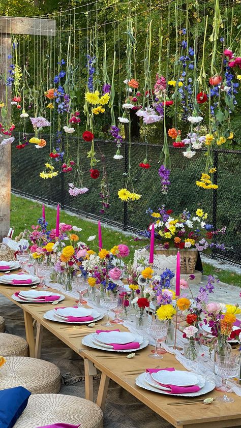 Private Dinner Party Decor Birthday, Flower Birthday Party Ideas For Adults, Party Decorations Flowers, Garden Party Flowers, Garden Setup, Flower Birthday Party, Spring Garden Party, Decor Business, Create Business