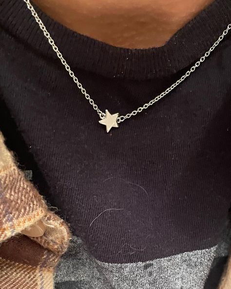 Silver Star Necklace Aesthetic, Starboy Jewelry, Wolfstar Jewelry, Star Jewelry Aesthetic, Star Necklace Aesthetic, Star Jewellery, Saturn Necklace, Star Necklace Silver, Cute Clay