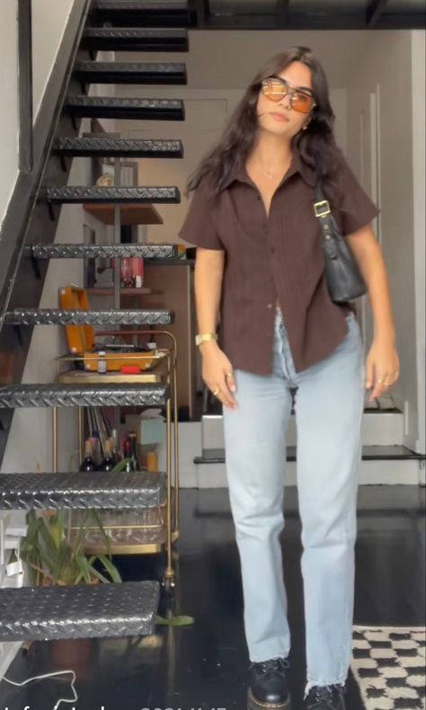 Brown outfit inspo for summer Outfit Inspo For Summer, Button Shirt Outfit, Short Sleeve Shirt Outfit, Monthly Bullet Journal, Taylor Aesthetic, Button Down Outfit, Shirt Outfit Summer, Jeans And T Shirt Outfit, Mom Jeans Outfit