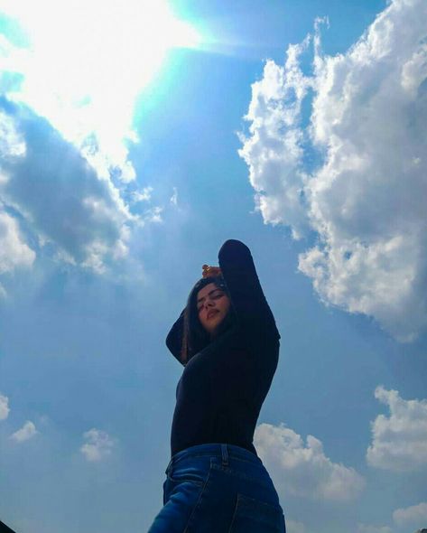 #standingpose #clouds #poseideas #stayathomeshoot #terraceshoot #sunlight Photoshoot In Sunlight, Poses For Terrace Photoshoot, Terrace Photography Poses, Sunlight Pictures Photo Ideas, Photoshoot On Terrace, Terrace Picture Poses, Terrace Photo Poses, Sunlight Selfie Ideas, Poses On Terrace