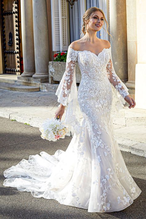 Basic Wedding, Bridal Gown Styles, Ronald Joyce, Wedding Dress Ideas, Bff Birthday, Scotland Wedding, Photos Poses, Dress Luxury, Long Sleeve Wedding Dress Lace