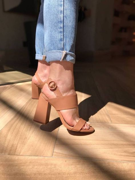 Elegant Shoes Heels, Summer Shoes Trends, Trendy Heels, Pretty Sandals, Fashion Shoes Heels, Fashion Shoes Sandals, Shoes Heels Classy, Cute Shoes Heels, Stylish Heels