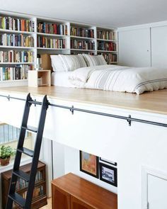 The small bedroom of a split level studio. Reading Loft, Tiny House Storage, Tiny Bedrooms, European Home Decor, Bedroom Loft, Closet Ideas, Decorating Small Spaces, Design Case, My New Room