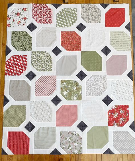 Fresh Dew Drops: New Quilt Pattern: Grateful - a layer cake quilting pattern Christmas Layer Cake Quilt Pattern, Moda Quilt Patterns Free, Layer Cake Quilt Pattern, 2024 Challenge, Quilt Pattern Design, Easy Crochet Basket Pattern, Layer Cake Quilt, Precut Fabric Squares, Layer Cake Patterns