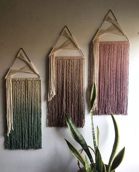 Geometric Macrame, Macrame Wall Hangings, Wall Decoration Ideas, Yarn Wall Art, Triangle Wall, Macrame Wall Hanging Diy, Macrame Wall Hanging Patterns, Yarn Wall Hanging, Deco Boheme