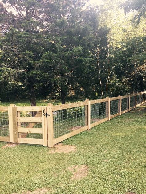 Fence Farmhouse, Dog Yard, Diy Fence, Rail Fence, Farm Fence, Beautiful Farm, Dog Fence, Fence Ideas, Backyard Fences