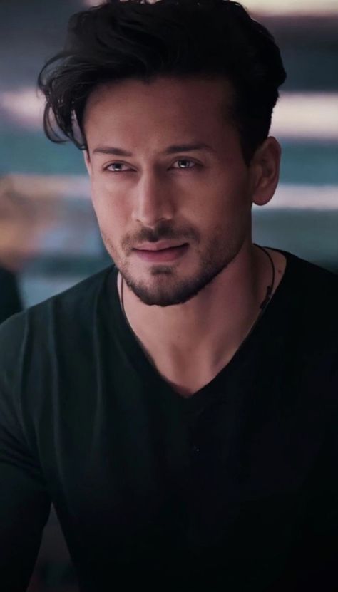 Bollywood Actor Men, Bollywood Actor Picture, Tiger Shroff Hairstyle, Tiger Shroff Photo, Tiger Shroff Hd Wallpaper, Tiger Shroff Body, Men Fade Haircut Short, Fast And Furious Actors, New Images Hd