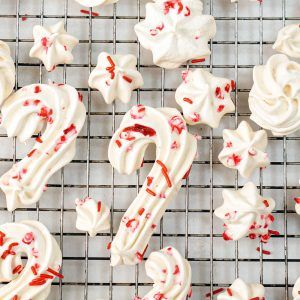 Candy Cane Meringue Cookies, Christmas Meringue Cookies, Cookies With Candy, Prairie Kitchen, Christmas Meringue, Flapper Pie, Perfect Meringue, Cookies Italian, Candy Cane Recipe