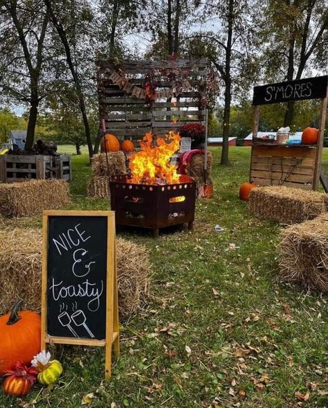 Bonfire Decor Ideas, Harvest Bonfire Party, Fall Festival Bday Party, Backyard Harvest Party Ideas, Outdoor Fall Bonfire Party, Backyard Fall Festival Party, Fall House Party Ideas, Fall Hoedown Party Ideas, Harvest Fall Party