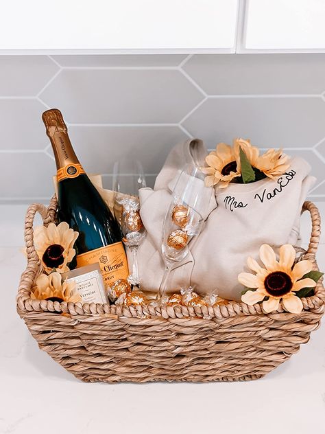 Miss To Mrs Gift Basket, Happy Engagement Gift Basket, Engagement Gift Basket For Couples, Engagement Party Basket Gift, Bridal Basket Ideas The Bride, Champagne Theme Gift Basket, Elopement Gift Basket, New Engagement Gift Ideas, Bride To Be Basket Ideas