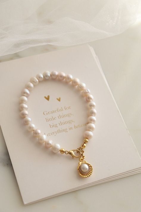 Pearl Bracelet Designs, Delicate Pearl Jewelry, Real Pearl Bracelet, Bracelet Minimal, Lot Of Jewelry, Rose Ribbon, Bracelet Packaging, Pearl Jewelry Gift, Bead Charms Diy